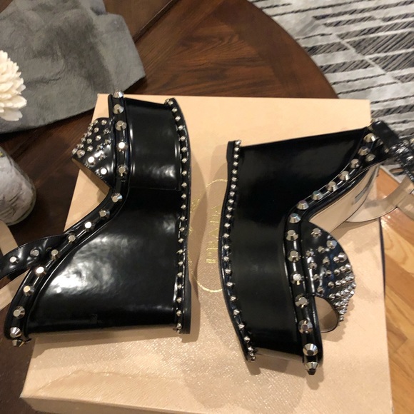 Prada Spazzolato studded Platform sandal box included box ripped. On one side - Picture 3 of 15